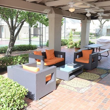 Moody Manor Aparthotel Houston Exterior photo