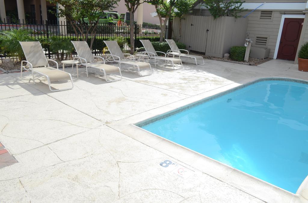 Moody Manor Aparthotel Houston Exterior photo