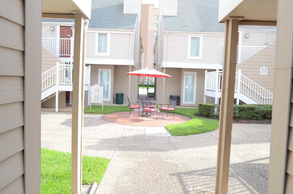 Moody Manor Aparthotel Houston Exterior photo
